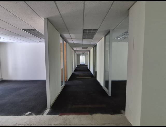 565M² OFFICE TO LET IN SANDTON CENTRAL